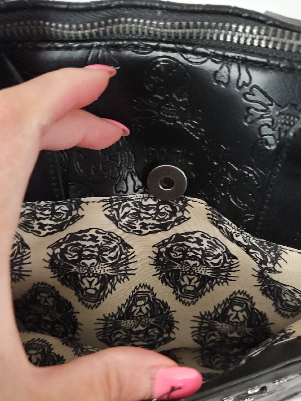 Ed Hardy NWT Convertible Crossbody Backpack Bag - Picture 9 of 12